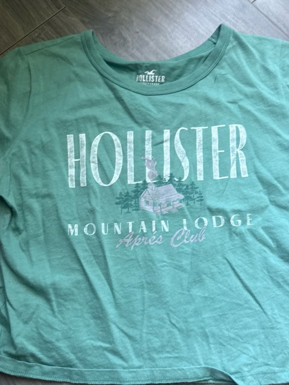Women’s Hollister tee
